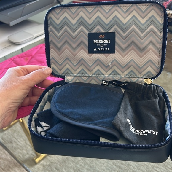 New Missoni Delta One Amenity Kit - Picture 3 of 4
